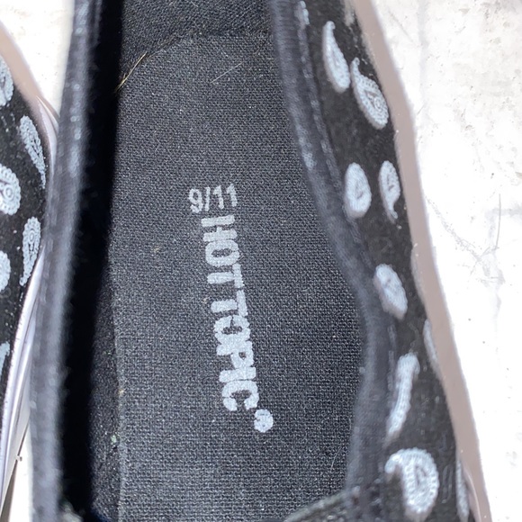 ⭐️Hot Topic Slip on Sneakers⭐️ - Picture 5 of 7